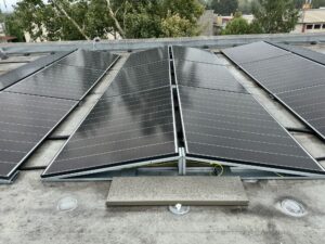 74 ks fotovoltických panelov